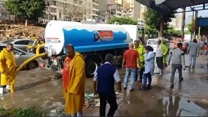 النائبة مي محمود تتابع أعمال شفط مياه الأمطار بشوارع الإسكندرية (فيديو)