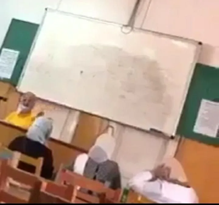 بالفيديو.. “بلا أية بلا زفت" دكتور بمعهد بالإسكندرية يتطاول على القرآن