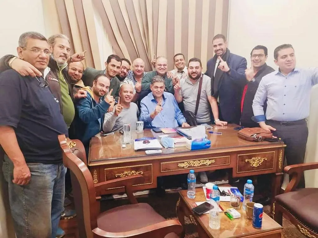بنسبة تخطت 53%.. وزير الصحة الأسبق يحتفل بفوزه في انتخابات النواب