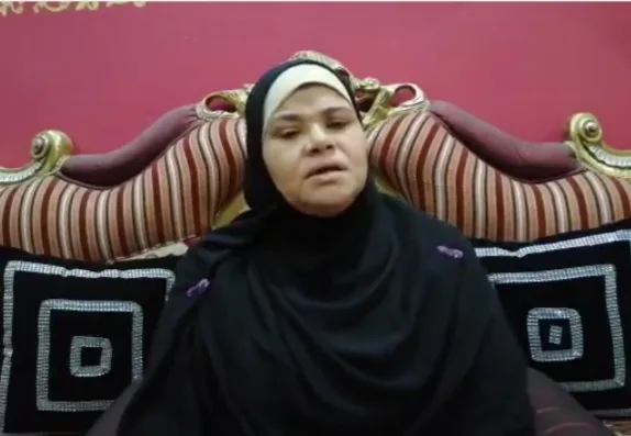 تعرض للذل والإهانة.. والدة مجند القطار: إبني يتيم ونفسي اخده في حضني (فيديو)