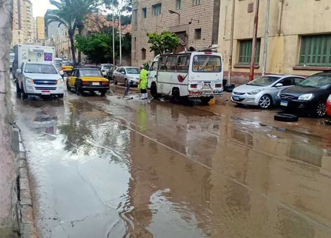"فوت علينا بكره".. تعطيل العمل بالمصالح الحكومية في الإسكندرية بسبب الأحوال الجوية