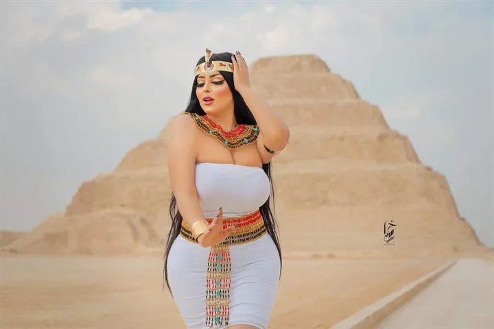 "غيرها عمل اكتر من كدا ومتحاسبش".. الإعلامية النائبة فاطمة سليم تدافع عن فتاة الزي الفرعوني