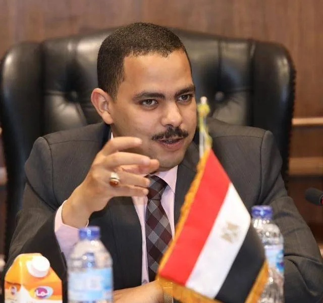 أشرف رشاد يتغزل في قنا .. كيف لا أحبها وفي حواريها نشأت وقبري تحت ترابها؟