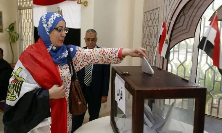 هل استعان مرشح للانتخابات براقصات في الدعاية الانتخابية .. حسونة يرد