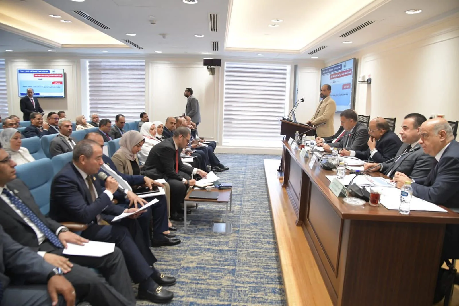 بحضور محافظ القليوبية.. لجنة الإدارة المحلية بمجلس النواب تناقش طلب الإحاطة المقدم من النائب مجاهد نصار حول تدهور منظومة النظافة بشبرا الخيمة.. وتوجيهات عاجلة من المحافظ بتصحيح الأوضاع