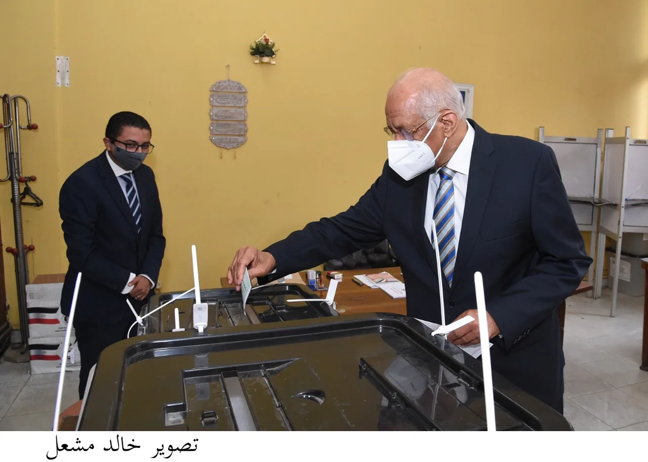 في جو ديمقراطي.. "عبدالعال" بعد التصويت: علي المواطن تقييم ومحاسبة نائبه (صور)