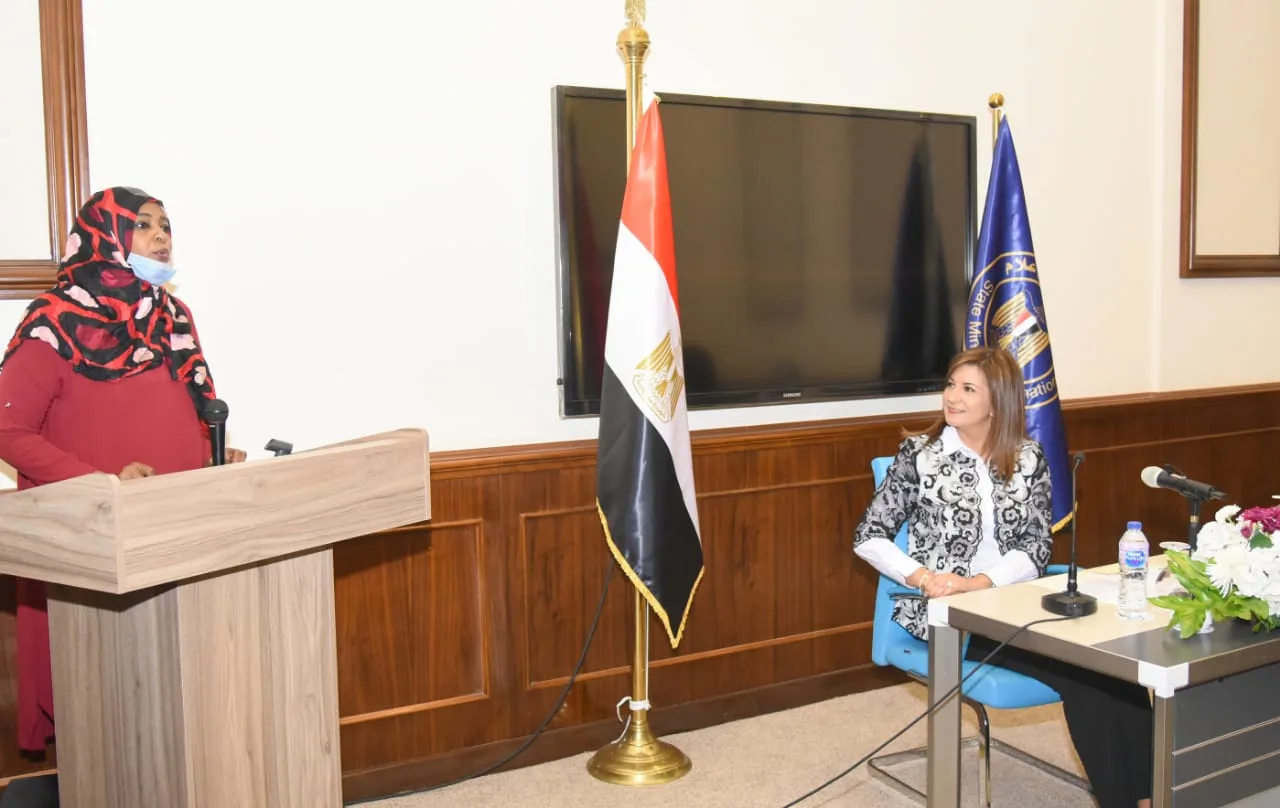 "معزة خاصة".. وزيرة الهجرة تلقي محاضرة للصحفيين السودانيين المتدربين بوزارة الدولة للإعلام