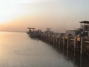 عاجل | إغلاق 4 طرق في البحر الأحمر بسبب السيول وإعلان حالة الطوارئ